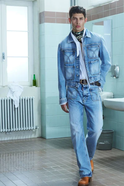 Look 15